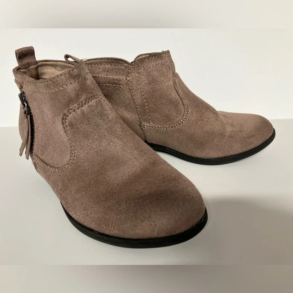 Arizona “Callahan” Girl’s Ankle Boots, Size 1 M, Side Zippers, Block Heel
